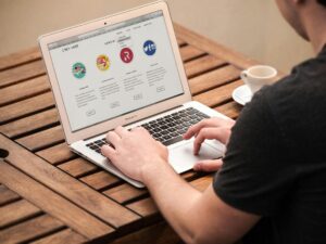 What Makes a Landing Page More Useful for Both Users and Search Engines